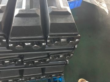 Συνδετήρας λάστιχου και χάλυβα στα λαστιχένια μαξιλάρια 175-600HD διαδρομής για τα μηχανήματα εκσκαφέων